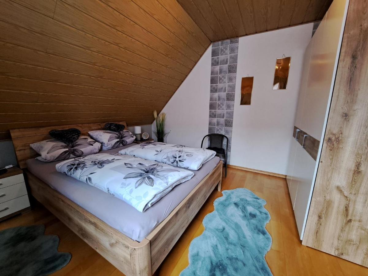 Ferienwohnung Sonja Mit Garten Und Freisitz Steinwiesen Bagian luar foto