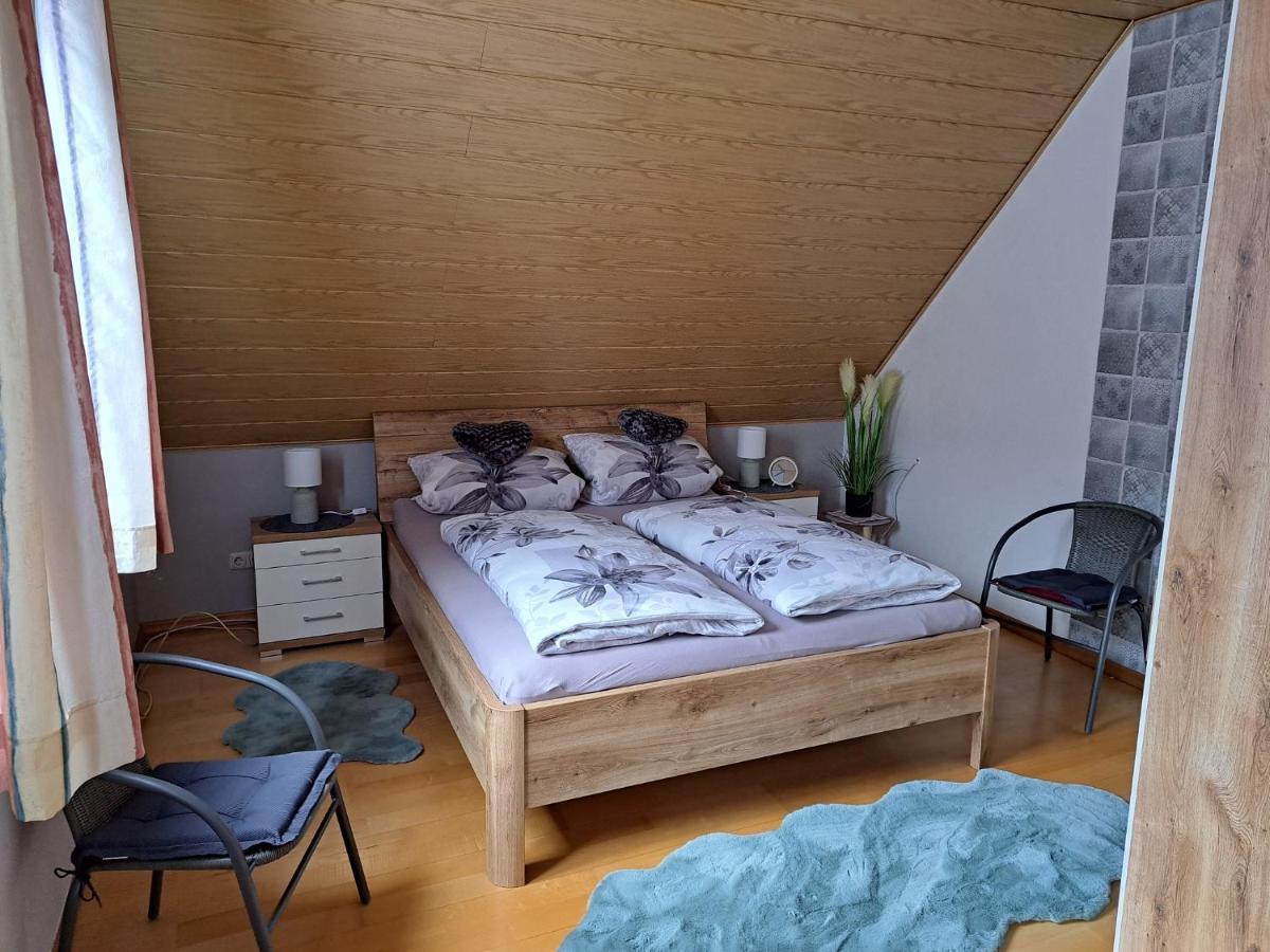Ferienwohnung Sonja Mit Garten Und Freisitz Steinwiesen Bagian luar foto