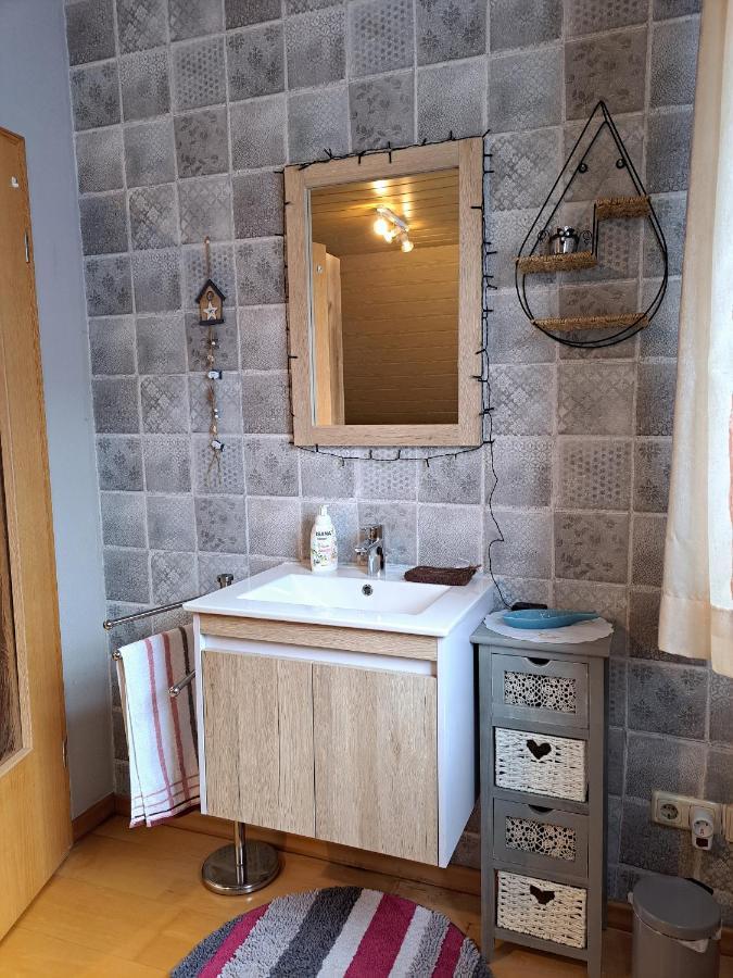 Ferienwohnung Sonja Mit Garten Und Freisitz Steinwiesen Bagian luar foto